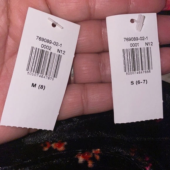 Velvet Tiered Puff-Sleeve Dress‎ for Girls - Picture 3 of 4